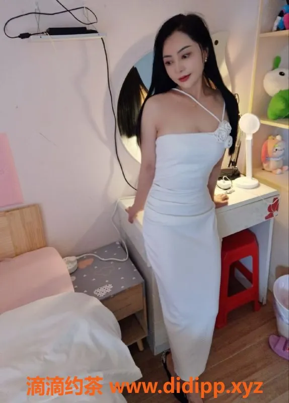 深圳楼凤-深圳龙岗芊芊，诱人大奶26岁美女服务