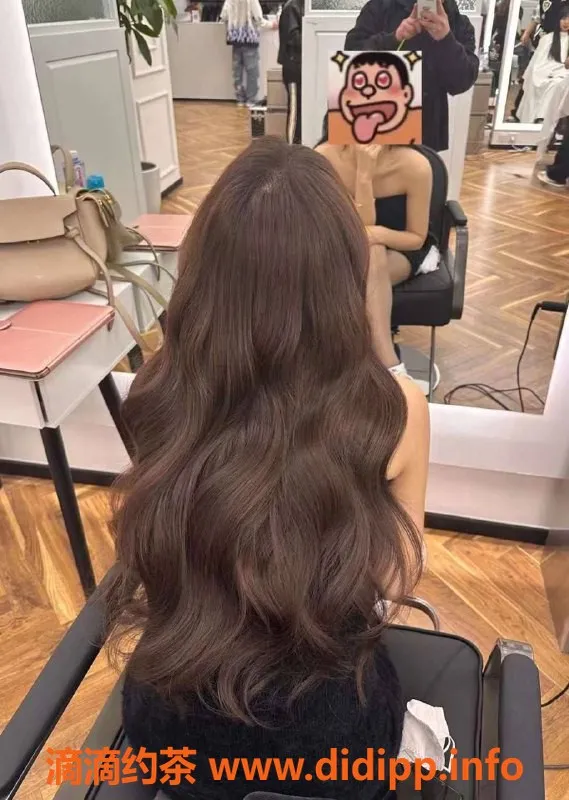 成都楼凤资源信息,武侯区一羽御姐，颜值车上门服务！