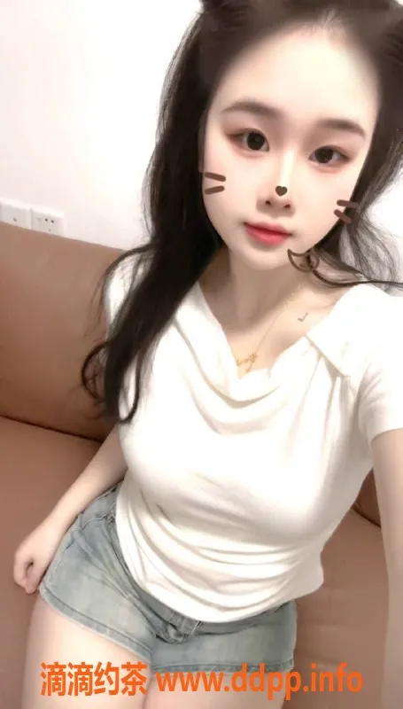 广州楼凤-黄埔微微，大胸嫩妹6P鸳鸯浴服务