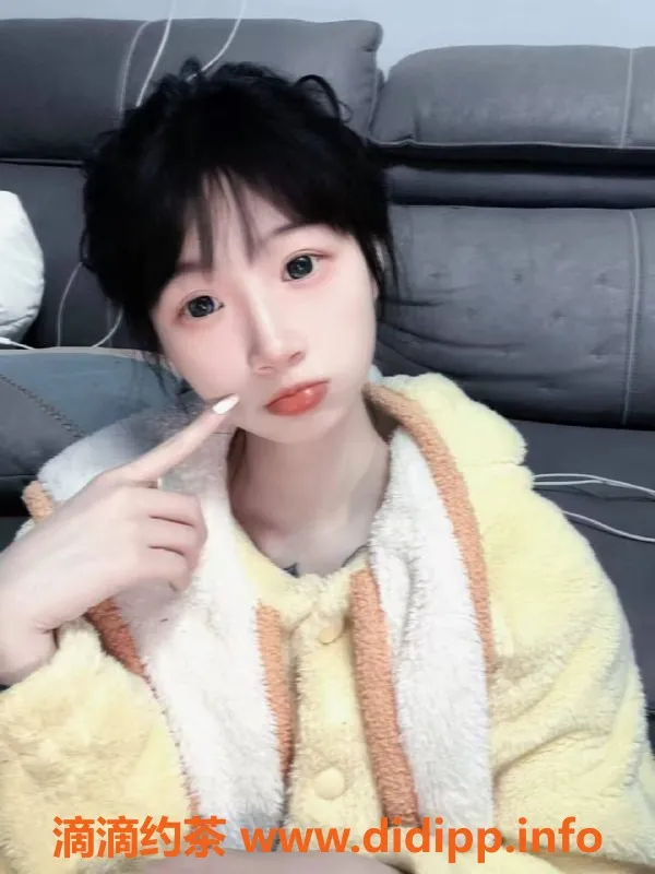 杭州楼凤-拱墅小雨，颜值嫩妹，舌吻69服务