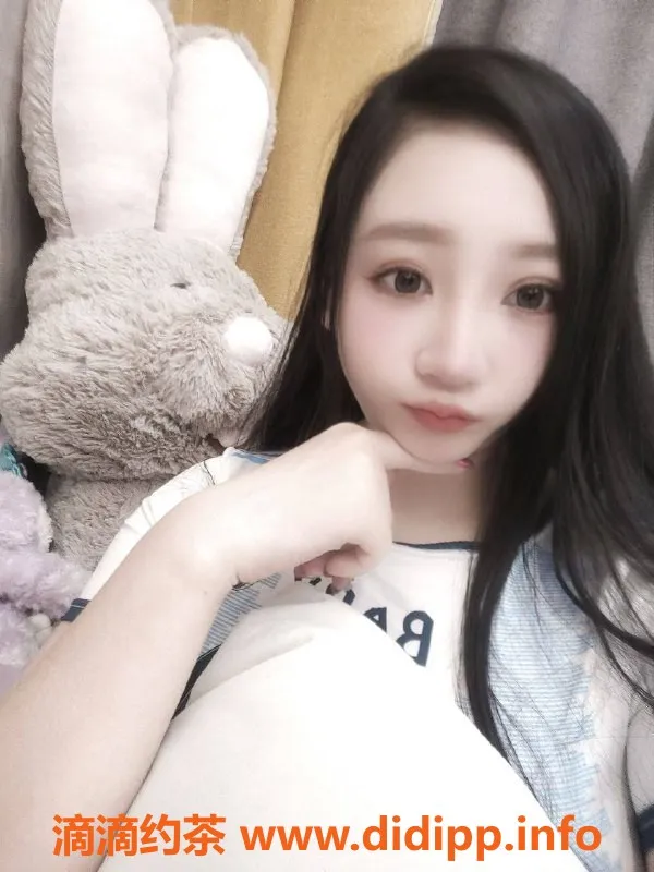 广州楼凤-天河白小裙，1200元美丽体验，御姐服务！