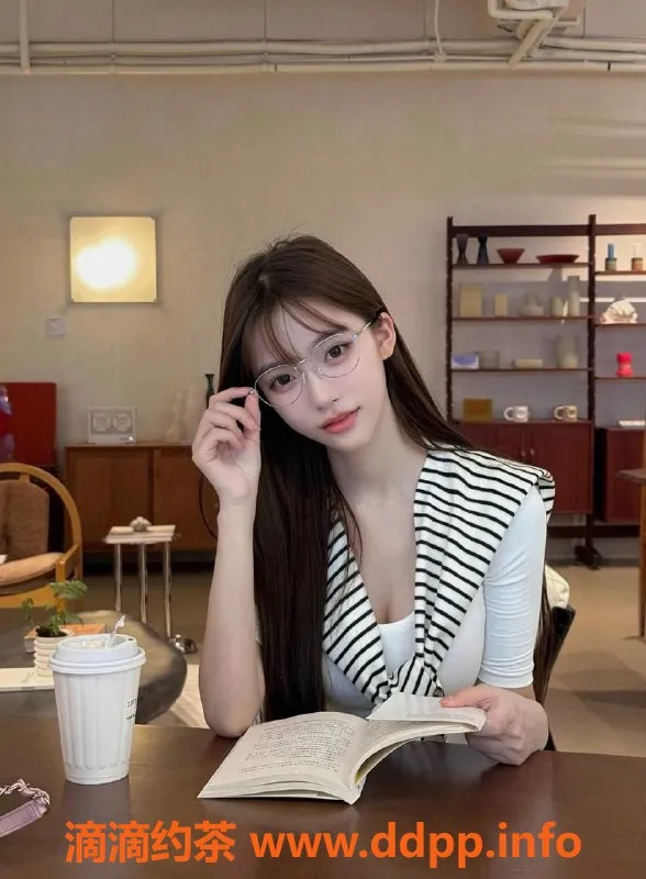 杭州楼凤-19岁橙橙，165cm体重90，1500元开启激情之旅