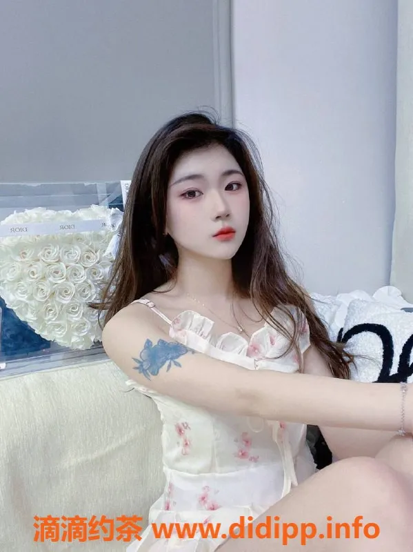 重庆楼凤-渝北璐璐，18岁小巧嫩妹，服务亲和