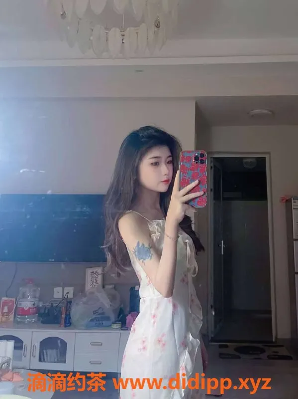 重庆楼凤-渝北璐璐，18岁小巧嫩妹，服务亲和