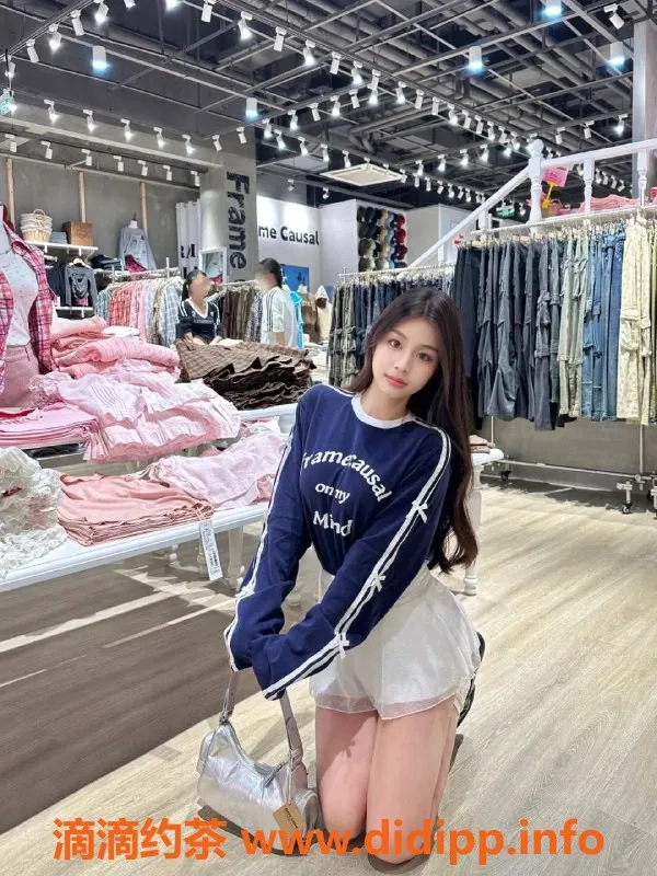 广州楼凤-荔湾嫩妹小不点，700元约会服务