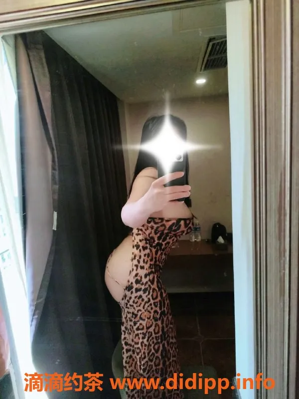 成都楼凤-武侯区红儿，60分钟500元，天然大奶服务