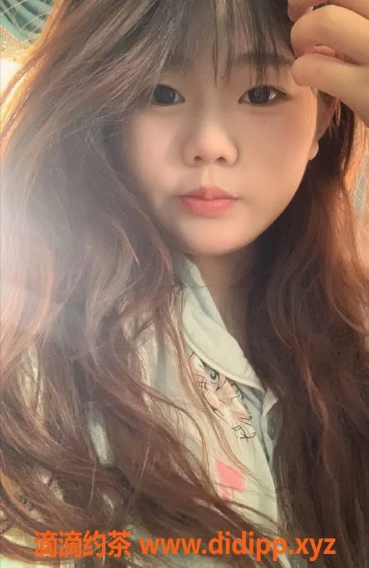 广州楼凤-天河嫩妹奶盖，6P夜课，大胸舌吻超赞！