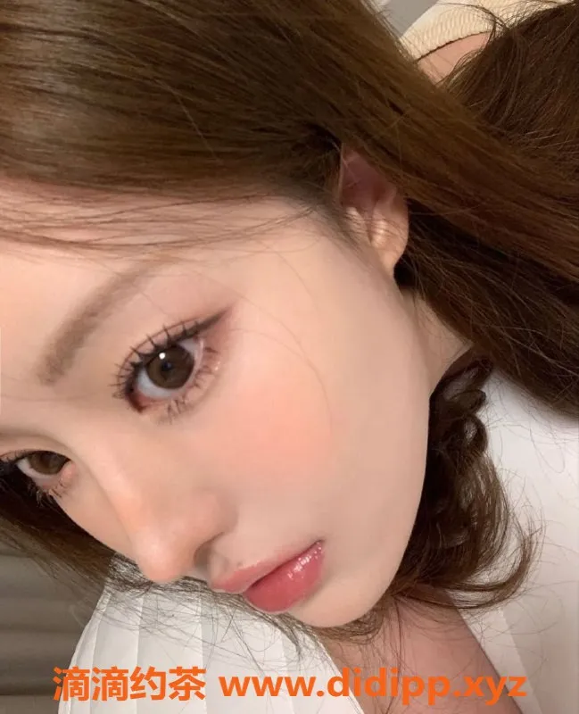 杭州上门服务资源信息,新加坡D杯小姐，20岁162cm，激情服务，让你欲罢不能！