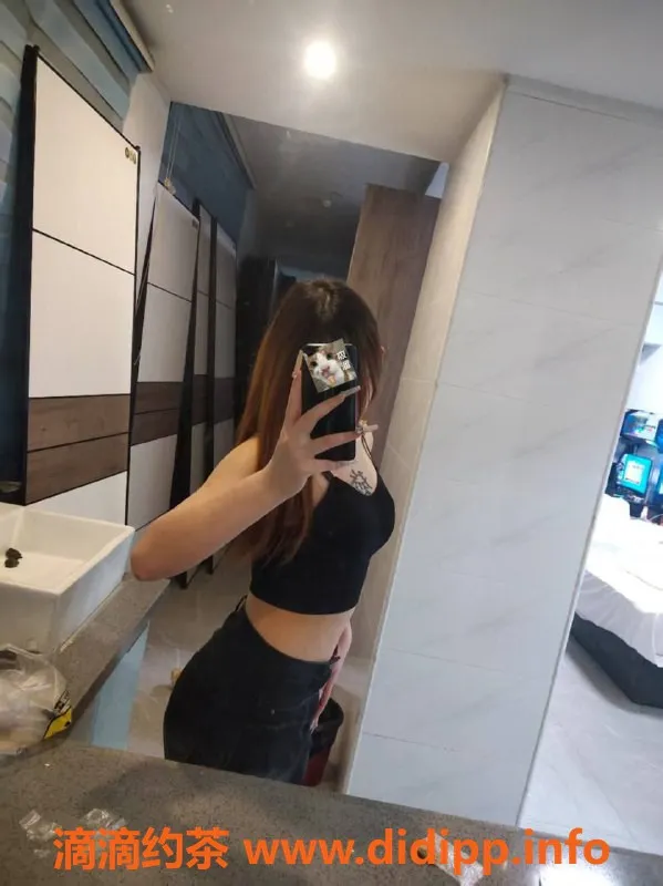 长沙楼凤-岳麓区球球，165cm、100斤，19岁热情服务