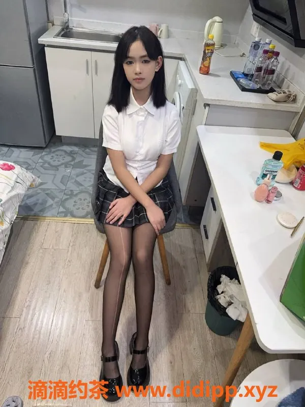 成都楼凤-成华区清纯妹音音，165cm，90斤，18岁