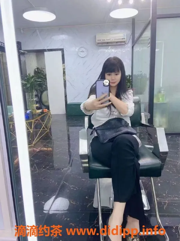 深圳楼凤-罗湖29岁狐媚 性感诱惑165cm 34B