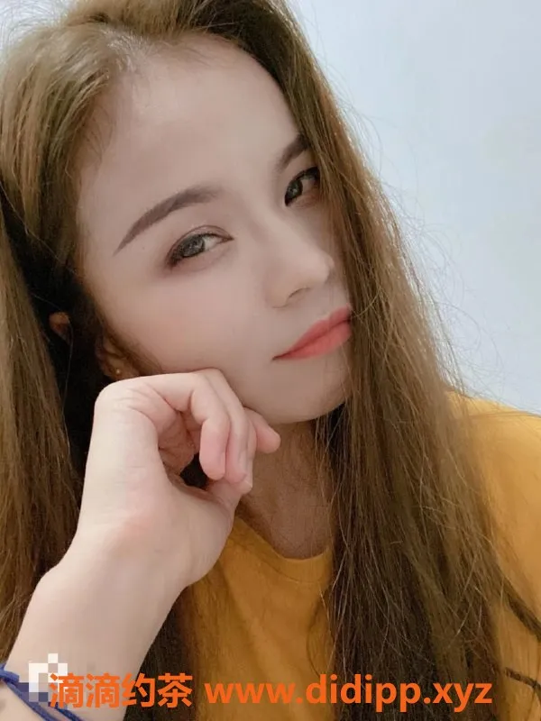 广州楼凤-海珠佩琪，少妇服务600起，69p艺术照