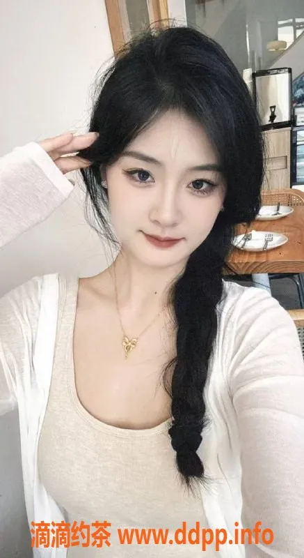 广州楼凤-天河嫩妹小月，10P鸳鸯浴等你体验！