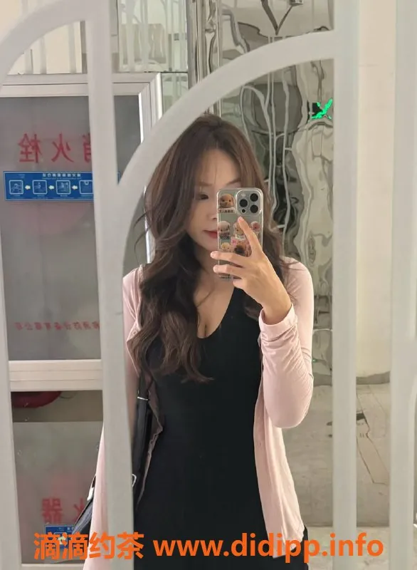 深圳楼凤资源信息,龙华小雨，甜美服务体验，期待你的到来！