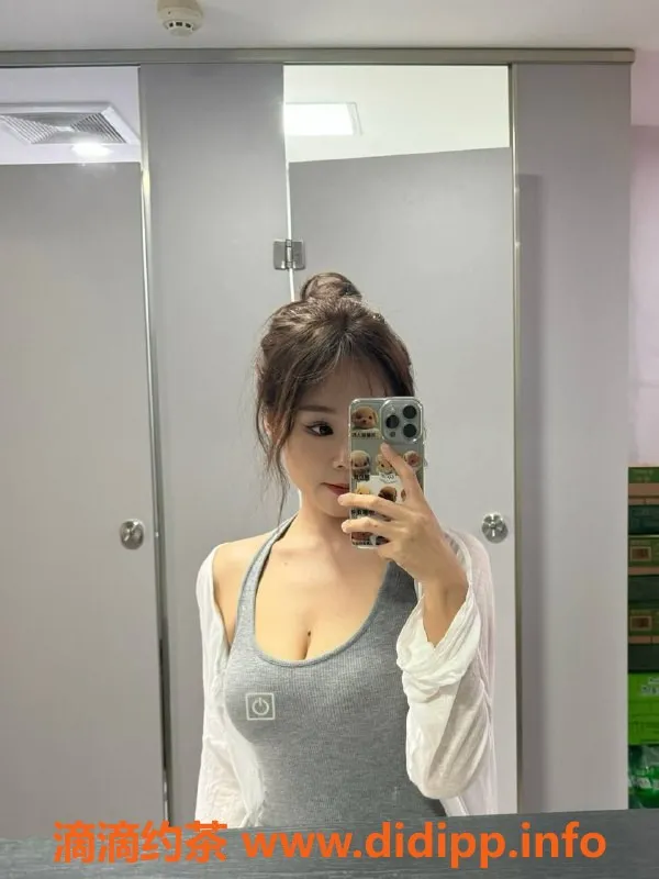 深圳楼凤-龙华小雨，甜美服务体验，期待你的到来！