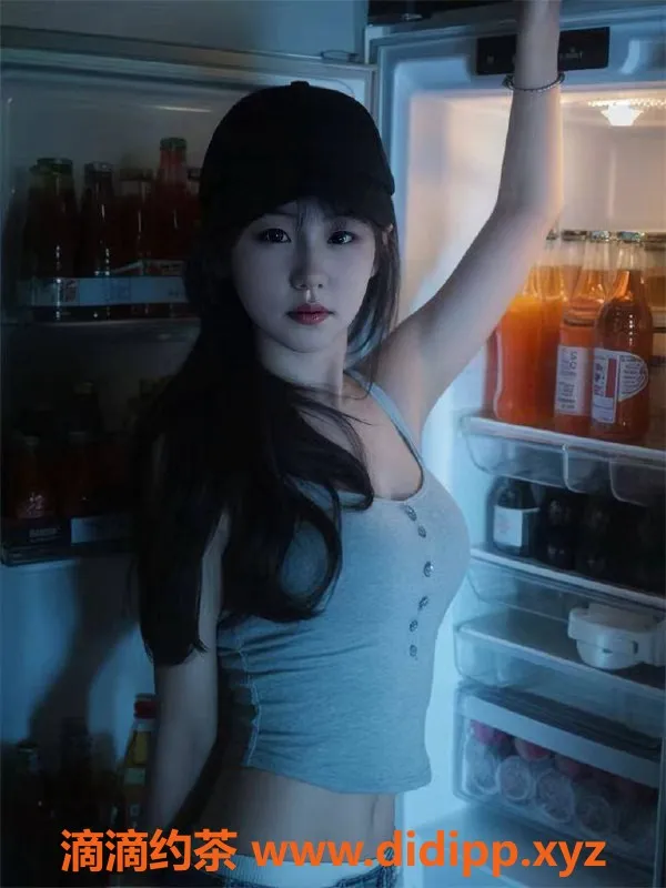 深圳楼凤-深圳龙华小娇，800特惠，激情舌吻服务