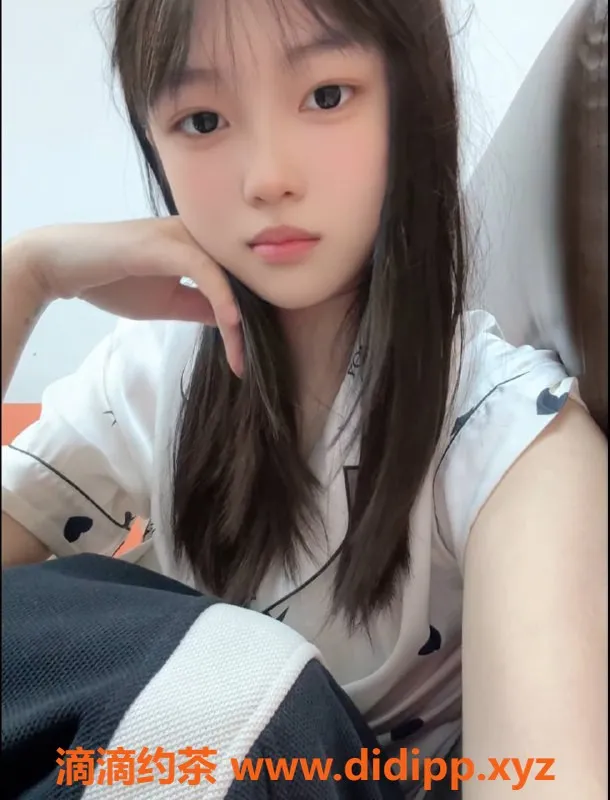 杭州楼凤-拱墅嫩妹小怡，600P工兵福利等你体验