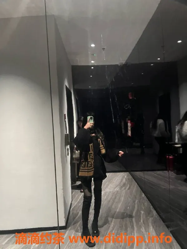 杭州楼凤-拱墅嫩妹小怡，600P工兵福利等你体验