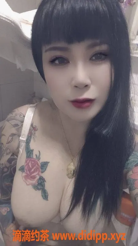 郑州楼凤-南阳大奶瓶，158cm超高服务，60kg身材诱人