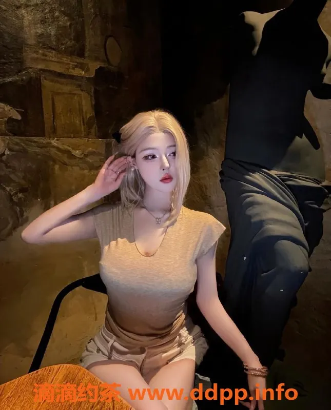 杭州楼凤-上城高颜值巨乳网红小米，1300p体验