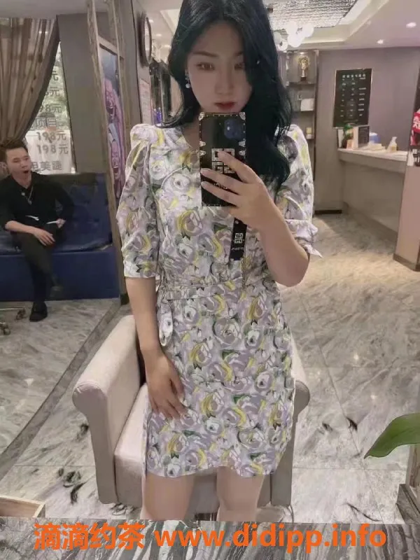 上海楼凤-疫情期间大胸妹，价格8p可sw