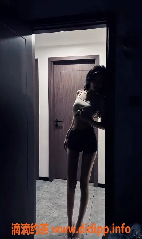 广州楼凤资源信息,天河御姐cc，亲吻服务800起，值得体验！