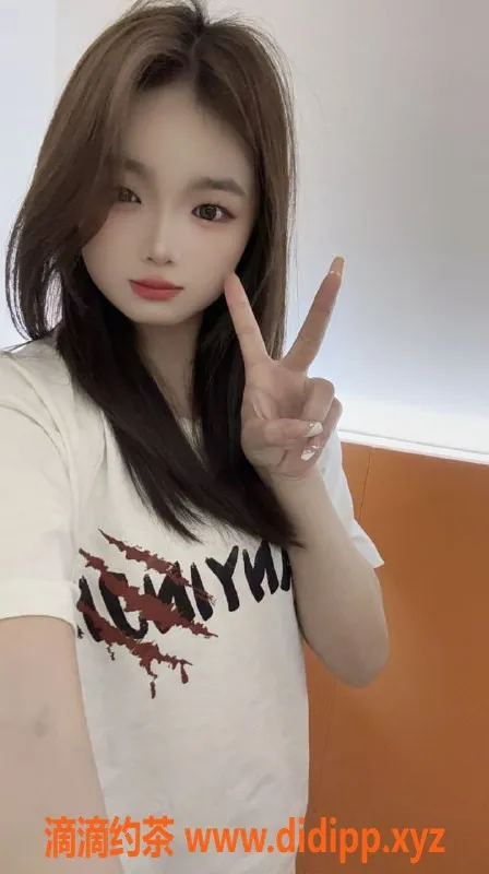 广州楼凤-天河嫩妹容宝，7P舌吻服务等你来体验！