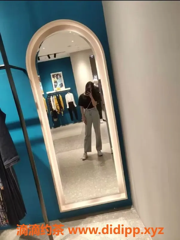 深圳楼凤-龙岗妍妍，23岁165cm可爱小凤，夜课超值体验