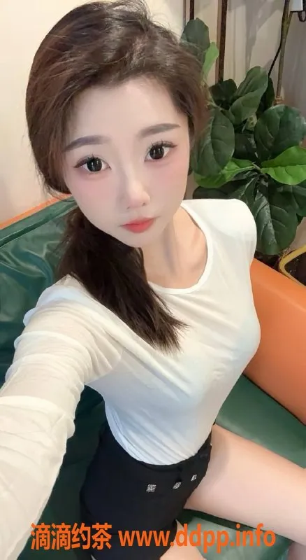 成都楼凤-21岁泡泡妹，160cm匀称身材，热聊限时优惠