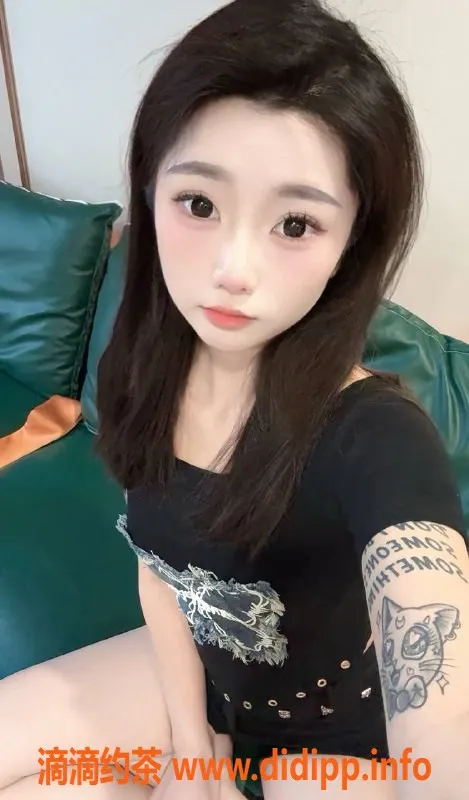 成都楼凤-21岁泡泡妹，160cm匀称身材，热聊限时优惠