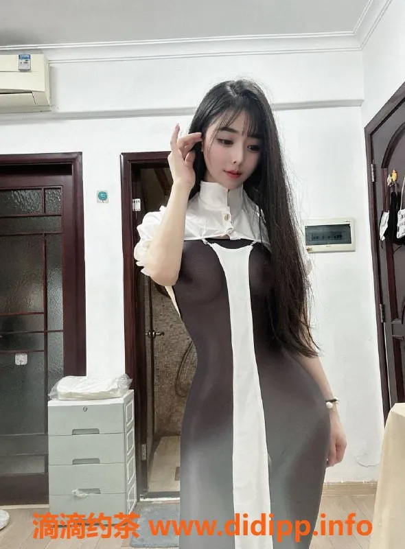 广州楼凤-天河御姐馨儿，15P双飞服务，火辣大胸等你来约！