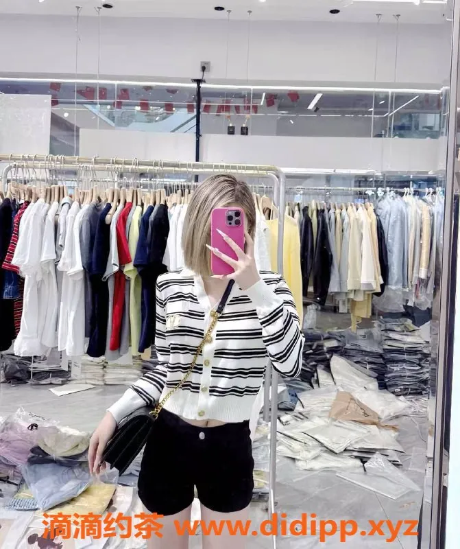 南昌楼凤-青山湖清月，600元享鸳鸯浴无套服务