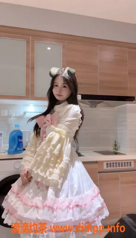 成都楼凤-武侯区高评分嫩妹小佳，700元60分钟服务