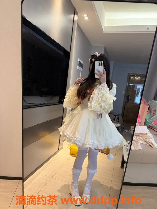 成都楼凤-武侯区高评分嫩妹小佳，700元60分钟服务