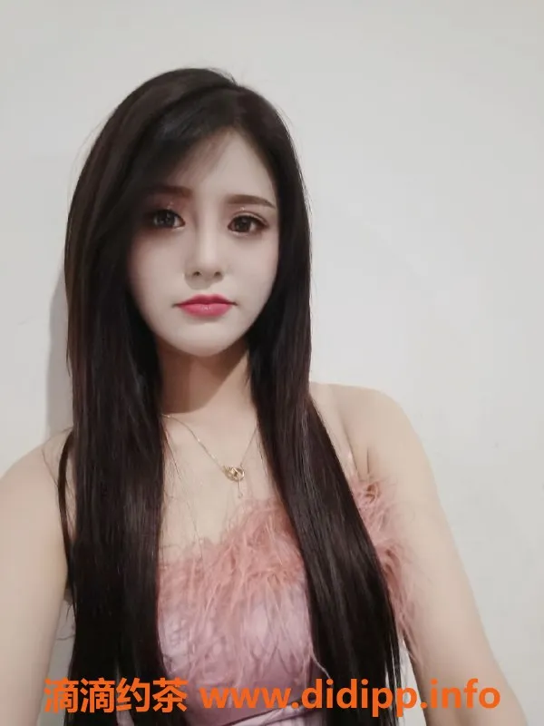 成都楼凤-武侯七七，颜值9分大长腿嫩妹车