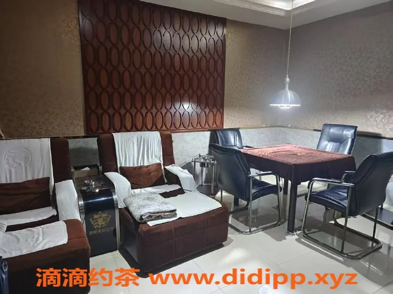 广州楼凤-白云区顶级95女陪，658元，服务超赞！