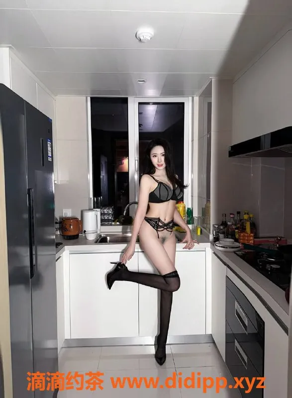 杭州楼凤-萧山御姐云儿，私聊了解更多服务！