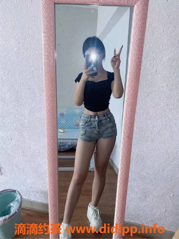 成都楼凤-成都小兰花 17岁匀称嫩妹 颜值在线包夜2000