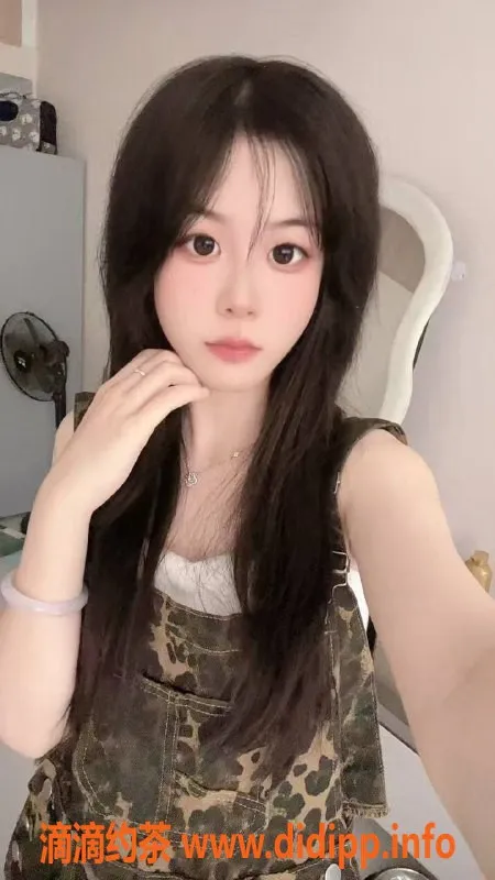 广州楼凤-荔湾御姐萤宝，69p只需700元！