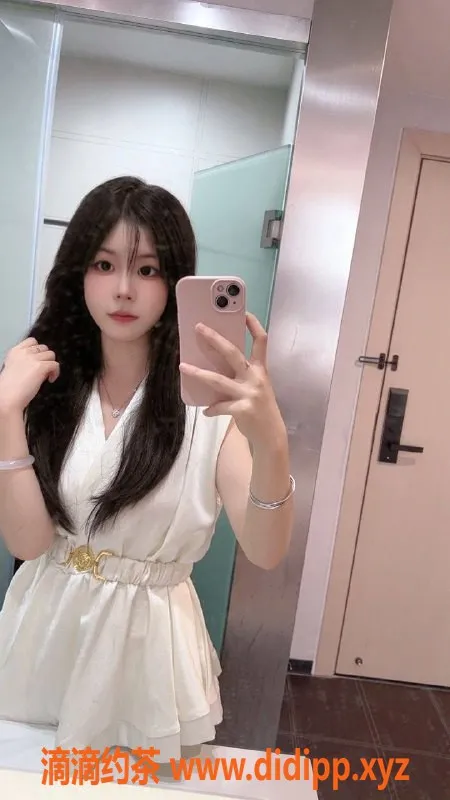 广州楼凤-荔湾御姐萤宝，69p只需700元！