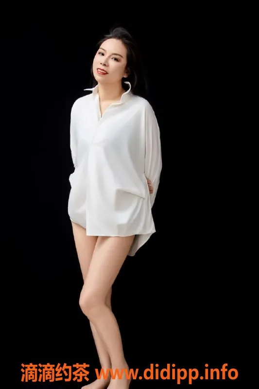 北京楼凤-朝阳二妞，33岁165cm温柔服务，8p起