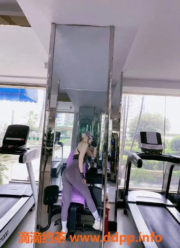 厦门楼凤-果芙 - 思明莲坂高挑白皮小姐姐，舌吻69服务