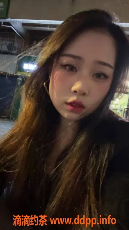 成都楼凤-温江区白兔子，165cm大奶女友感服务