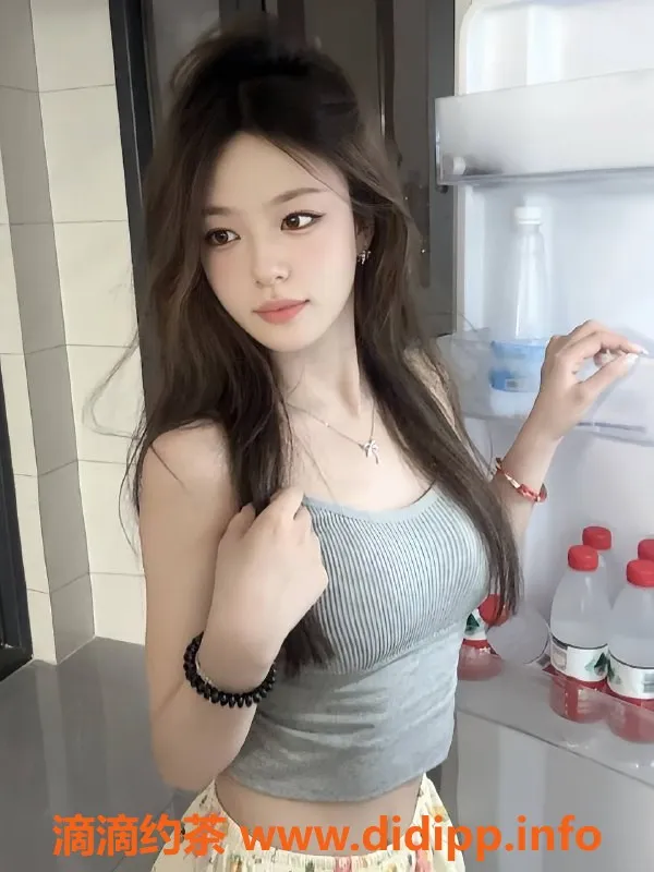 广州楼凤-越秀宣宣：嫩妹大胸6P鸳鸯浴体验