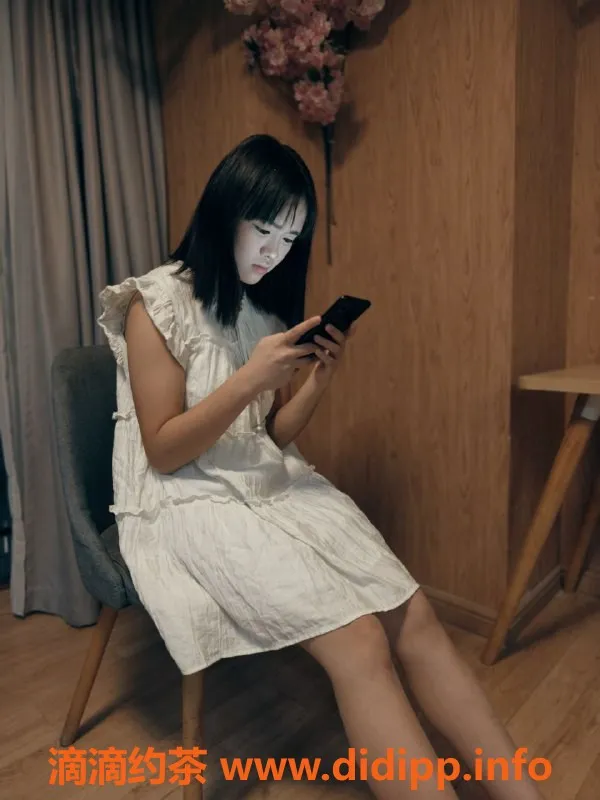 成都楼凤-成华区音音165cm清纯妹子，价格超实惠