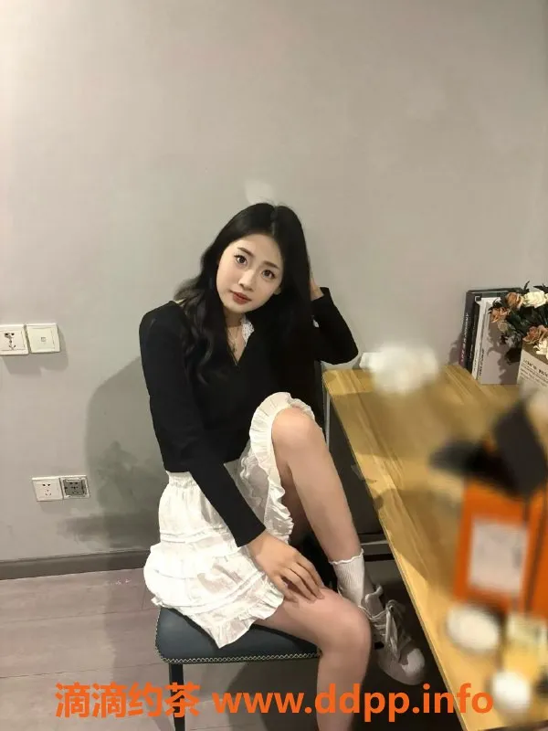 成都楼凤-武侯区小欣20岁，163cm大胸嫩妹，车费优惠