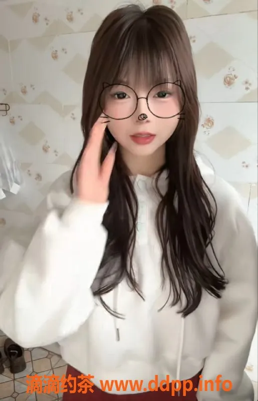 重庆楼凤-栗子，身高166，价格500，服务热情尽享乐趣