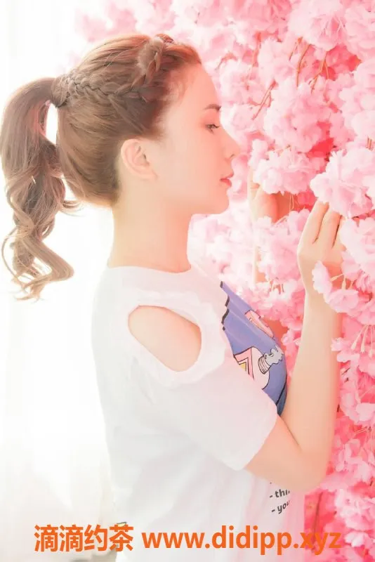 成都楼凤资源信息,成华区艾米，霸道身材，热门半套服务！