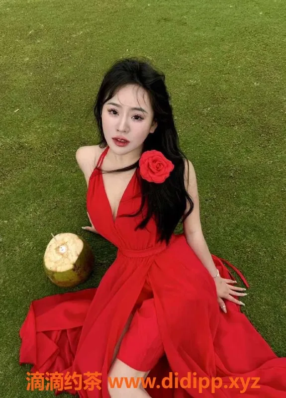 福州楼凤-台江区葡萄，24岁甜美嫩模，800P深喉服务