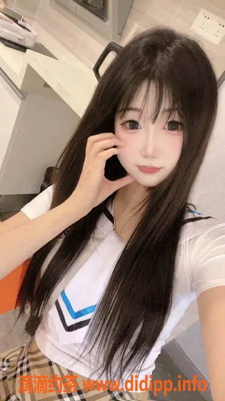 郑州楼凤-二七区小白：19岁嫩妹，168cm C罩杯陪浴优惠